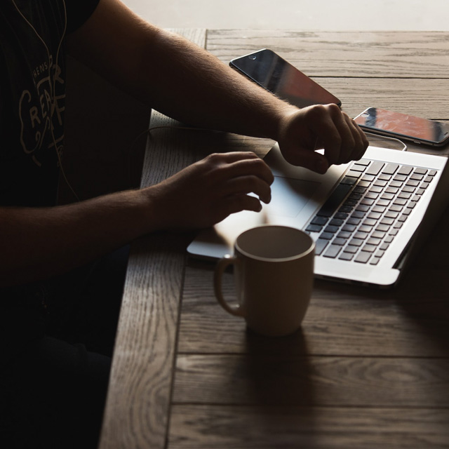 Bee-Fi4G快充随身WiFi白色